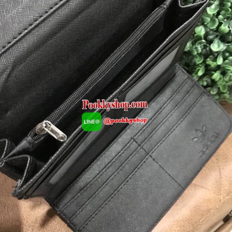 ADIDAS 3D WALLET กระเป๋าสตางค์คอลเลคชั่นล่าสุดดีไซน์สุดฮิตสไตล์ ISSEY MIYAKE ด้านหน้ามีโลโก้แบรนด์ เปิดปิดด้วยฝาปิด ภายในมีช่องใส่รูป ช่องใส่ธนบัตรแบงก์พัน ช่องซิปใส่เหรียญ และช่องใส่บัตรหลายช่อง แยกเป็นสัดส่วน ภาพถ่ายจากสินค้าจริง ตัวจริงสวยน่าใช้ค่ะ สาว