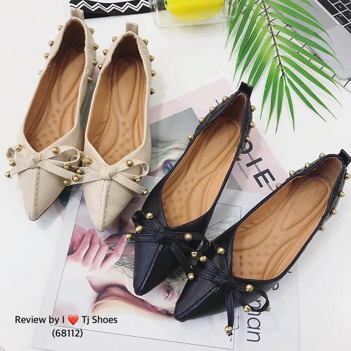 พร้อมส่ง สวยเกร๋มากอะเธ๊อออ !!! รองเท้าคัชชูนำเข้า รุ่นนี้หนังนิ่มมาก พื้นยางอย่างดี จับแมทกับชุดอะไรก็น่ารัก แถมพื้นบุนวมนิ่มใส่เบาเดินสบายไปอีก ใส่ได้ตลอด ของจริงงานดีสวยคุ้มเกินราคา ดีงามฝุดๆ ขนาดนรี้แนะนำเลยคร๊ะซิสส สั่งด่วนนนนเลยจร๊ะ