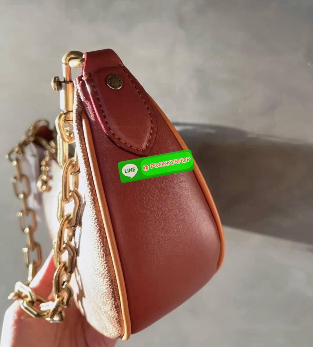 COACH MIRA SHOULDER BAG((CM582//583)) 💌เอาอะไรมาไม่คุ้ม ใบเดียวเอาอยู่ตลอดวันไม่ว่าจะตอนกลางวันหรือใช้ไปปาตีร์กลางคืน! หนังแท้อย่างดี นิ่มสวยคลาสสิคมากๆ