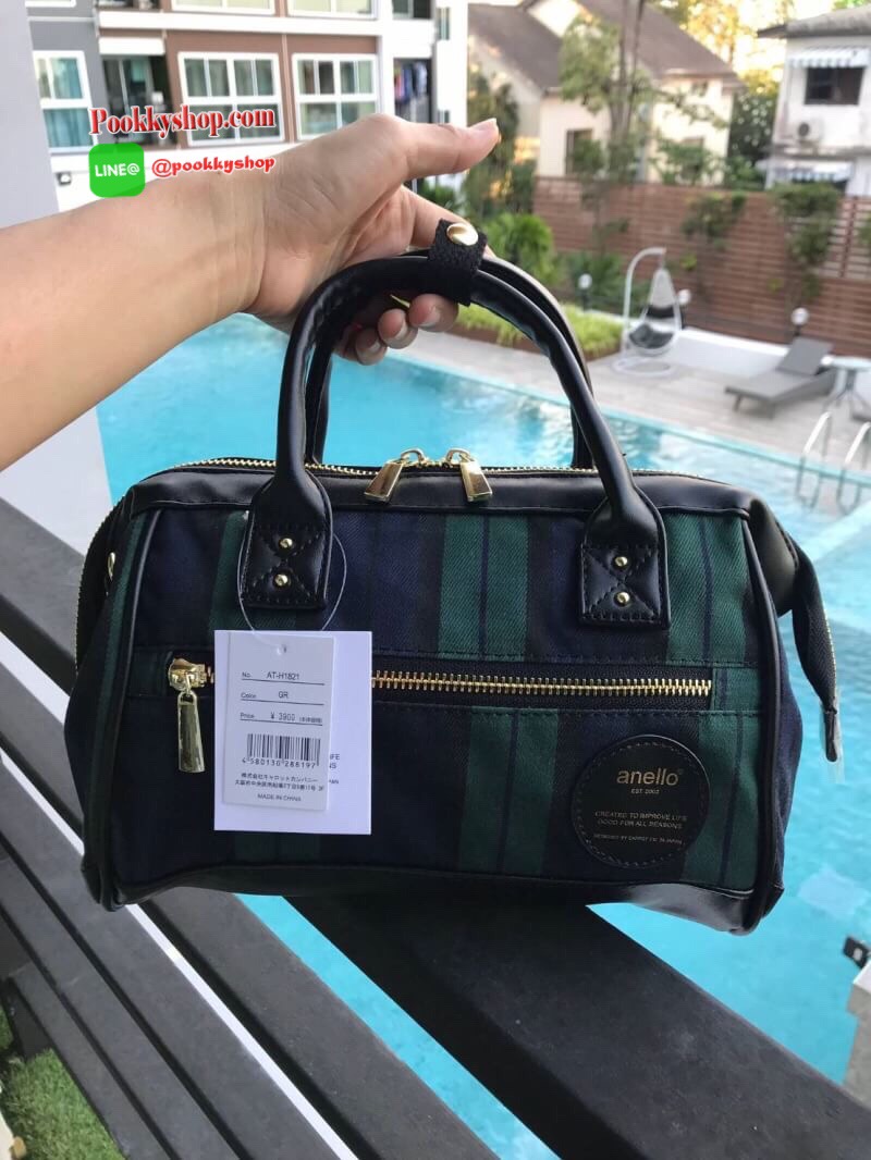 Anello check pattern mini 2 way Boston คอลเลคชั่นใหม่ล่าสุด!!ของรุ่น2way mini boston วัสดุผ้าแคนวาส ลายสก็อต และขอบบนล่างและด้านหลัง ลายสก็อตต้อนรับปลายปีที่ดูมีสีสันชวนหลงใหล รูปแบบและดีไซน์ยังคงใช้งานได้ดีเหมือนเดิม ราคาสุดคุ้มโดนใจห้ามพลาดนะคร้า!!