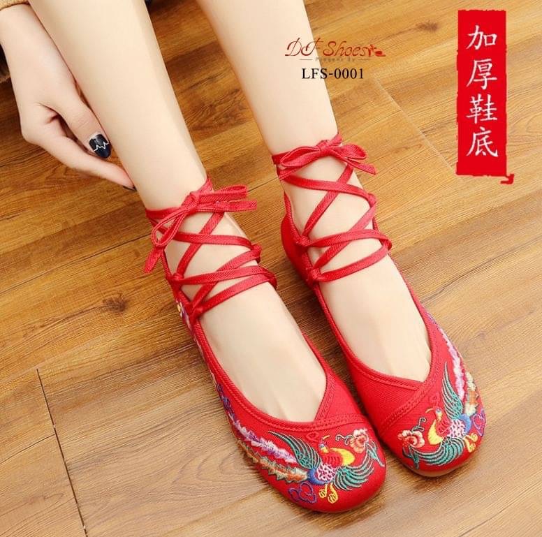 สินค้าพร้อมส่ง รองเท้าปักลายหงส์จีนนำเข้า วัสดุผ้าแคนวาส งานสายพันข้อเท้า ใส่สบายค่ะ เสริมส้นด้านใน ของมาน้อย ห้ามพลาดนะคะ
