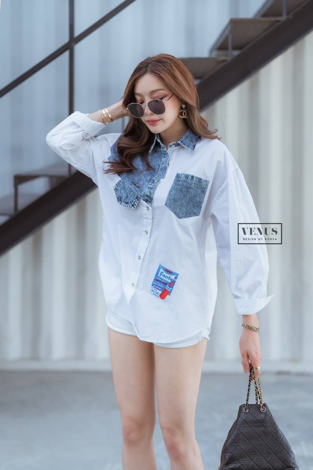 Restock ♥️♥️♥️ I'm Lady By Venus Moshino Jeans Shirt เสื้อเชิ๊ตแต่งผ้ายีนเนื้อดี ด้านหลังสกีนลายน้องหมี ตามแบบฉบับแบรนด์ดัง แม๊ทกับรองเท้าผ้าใบก็เก๋นะคะ