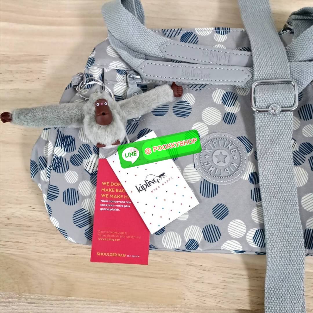 KIPLING ELISE HANDBAG กระเป๋าถือและสะพายไหล่ วัสดุ Nylon +Polyester ขนาดกำลังพอดี จุของได้มาก มีหูจับสองสาย ถือสะดวก น้ำหนักเบา มีช่องซิป ด้านหน้า ช่อง กระเป๋าหลักเปิด-ปิดด้วยซิป มี3 ช่องว่างใส่ของได้จุมากๆ ใส่มือถือได้ กระเป๋าสตางค์ใบยาว และ เครื่องสำอาง