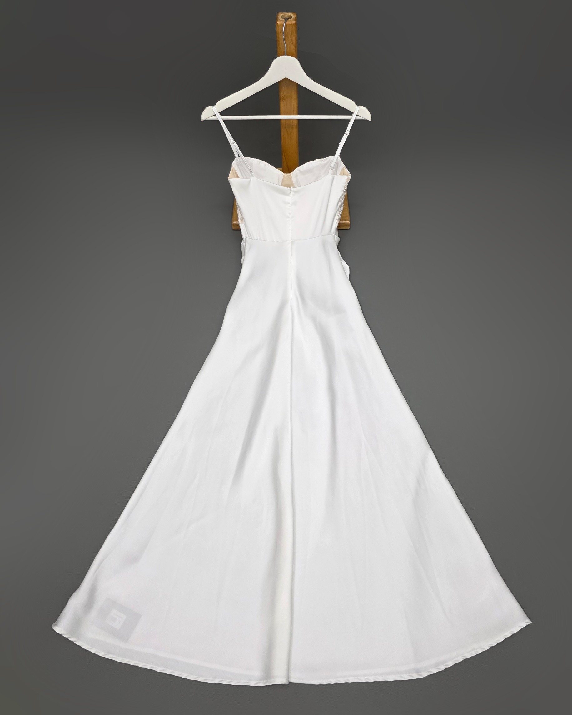 เดรสแฟชั่น แม็กซี่เดรสเสื้อสายเดี่ยว มีโครงสไตล์คอร์เซ็ต กระโปรงจับเดรป