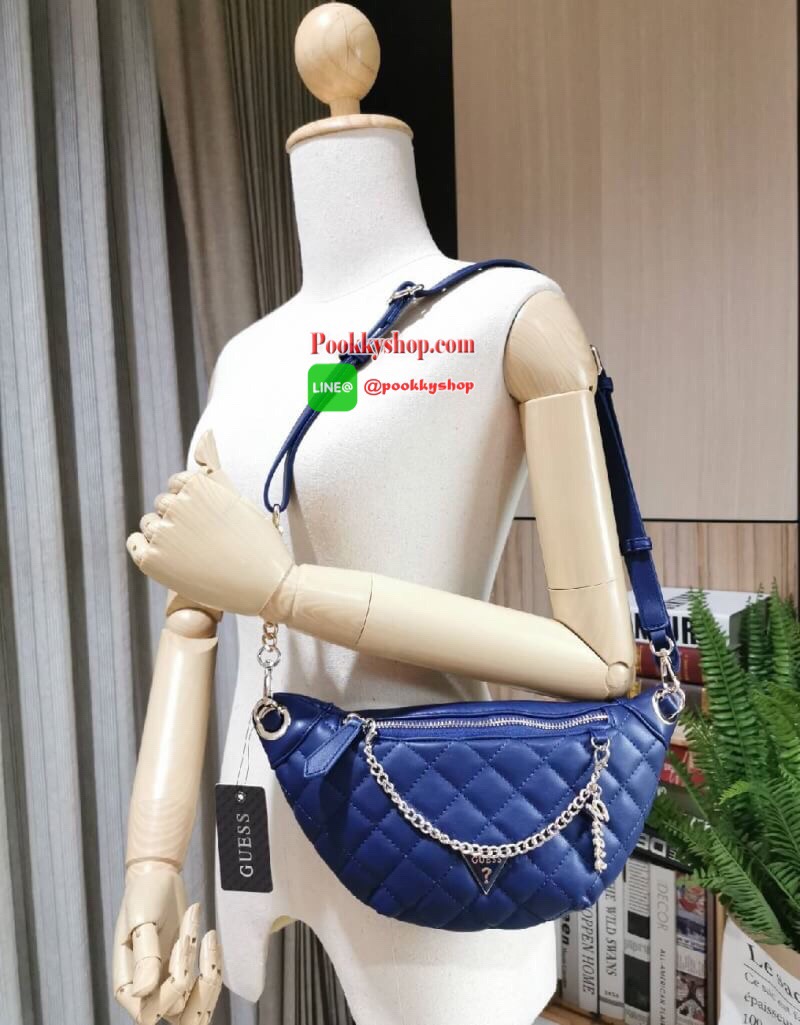 NEW ARRIVAL! Guess Kyli Fanny Pack Belt Bag 2019 กระเป๋าสะพาย/คาดเอว/คาดอกรุ่นใหม่ล่าสุดจาก GUESS FACTORY วัสดุหนังเเกะสังเคราะห์แบบนิ่มลายตารางเปิดปิดด้วยซิป ด้านหน้าประดับโซ่ห้อยโลโก้ดูมีดีเทล ด้านหลังมีช่องซิป ภายในมีโลโก้และช่องซิป สะพายได้หลายแบบไม่จ