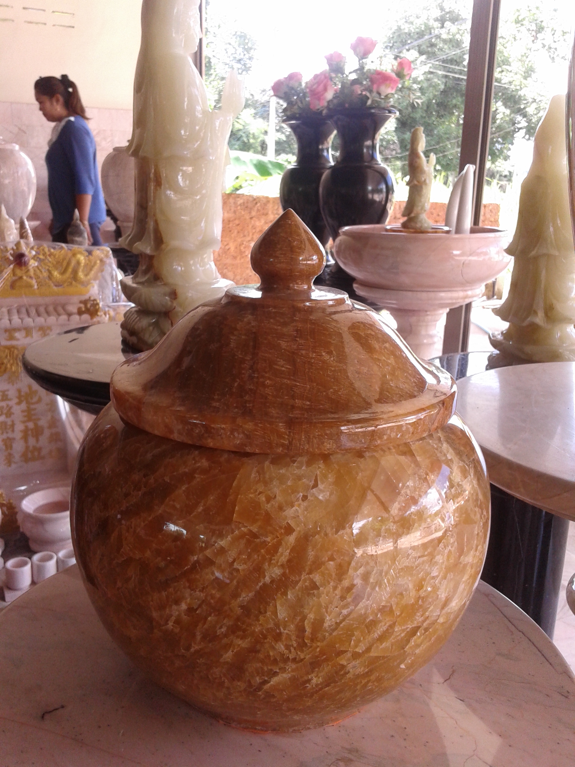 ผอบหินอ่อน หยกน้ำผึ้ง ขนาดสูง 30 เซนติเมตร กว้าง 35 เซนติเมตร