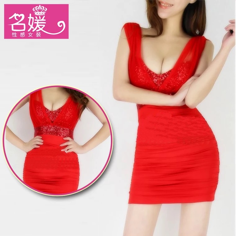 ชุด ปาร์ตี้ ชุดเที่ยว ชุดออกงาน เดรสสั้น คอวี แต่งเลื่อมทอง เกาะอกด้านใน เดรสเข้ารูป สีแดงด้านข้างเย็บสม็อคเพิ่มความเข้ารูป สวยเปรี้ยว เริ่ดมากคะ