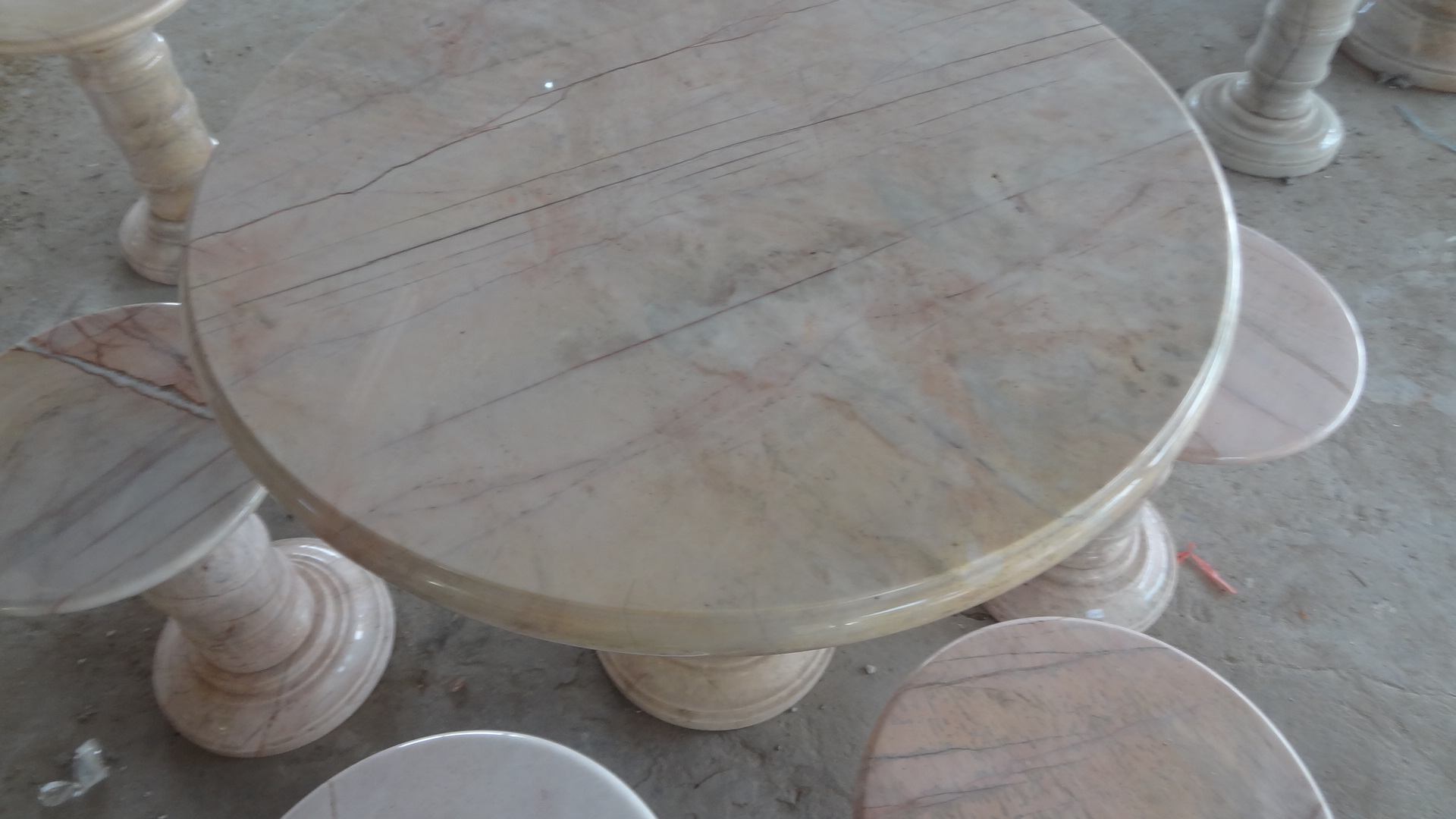 โต๊ะหินอ่อนขนาด 100 เซนติเมตร เก้าอี้ 5 โต๊ะสูง 80 เซนติเมตร