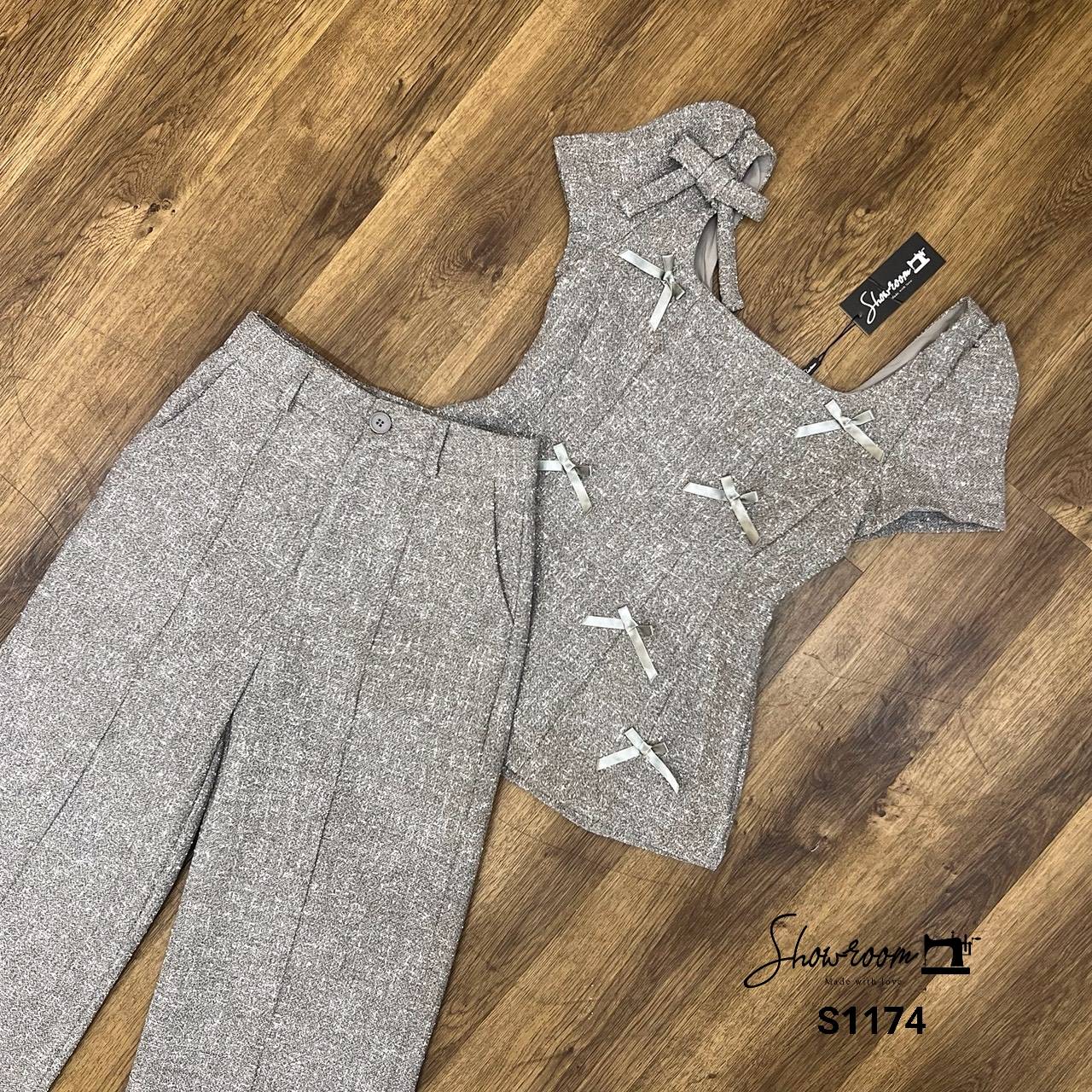 ชุดเซทแฟชั่น เซ็ตเสื้อแขนสั้น คอเหลี่ยม แต่งโบว์ มาพร้อมกางเกงขายาวทรงสวยเข้าเซ็ต