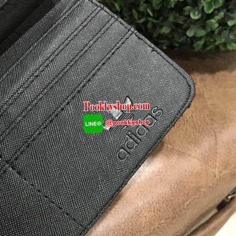 ADIDAS 3D WALLET กระเป๋าสตางค์คอลเลคชั่นล่าสุดดีไซน์สุดฮิตสไตล์ ISSEY MIYAKE ด้านหน้ามีโลโก้แบรนด์ เปิดปิดด้วยฝาปิด ภายในมีช่องใส่รูป ช่องใส่ธนบัตรแบงก์พัน ช่องซิปใส่เหรียญ และช่องใส่บัตรหลายช่อง แยกเป็นสัดส่วน ภาพถ่ายจากสินค้าจริง ตัวจริงสวยน่าใช้ค่ะ สาว