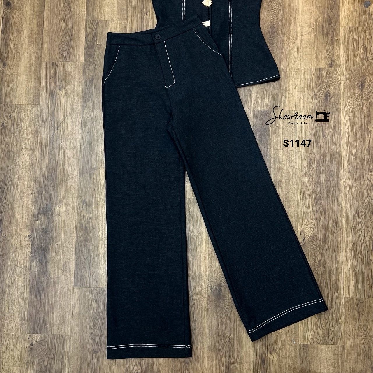 ชุดเซทแฟชั่น เซ็ตเสื้อคอเหลี่ยมแขนสั้นที่โดดเด่นด้วยกระดุมสีทองเไซน์แตกต่างกันออกไป