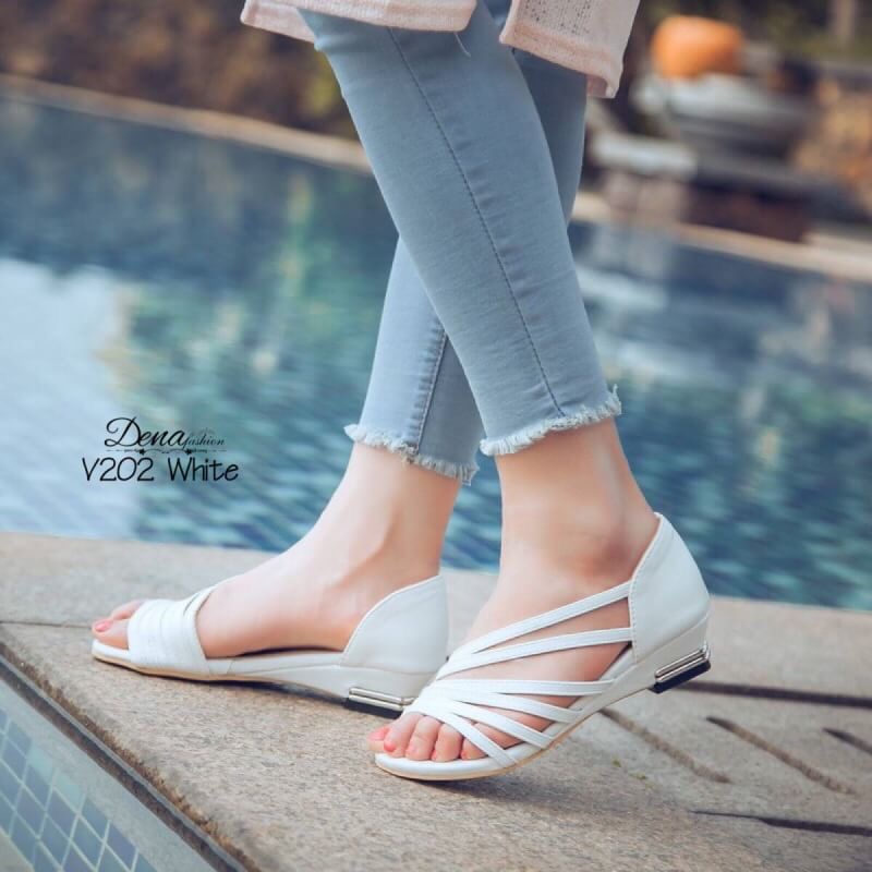 V202 คัชชูสายคาด มามากับงานคัชชูที่ดูมุมไหนก็เข้าที ด้วยงานเล่นสายแบบคาดปาดเฉียง ใส่เทียวหรือทำงานก็ดูสวยแมทง่ายได้หมดคร้า