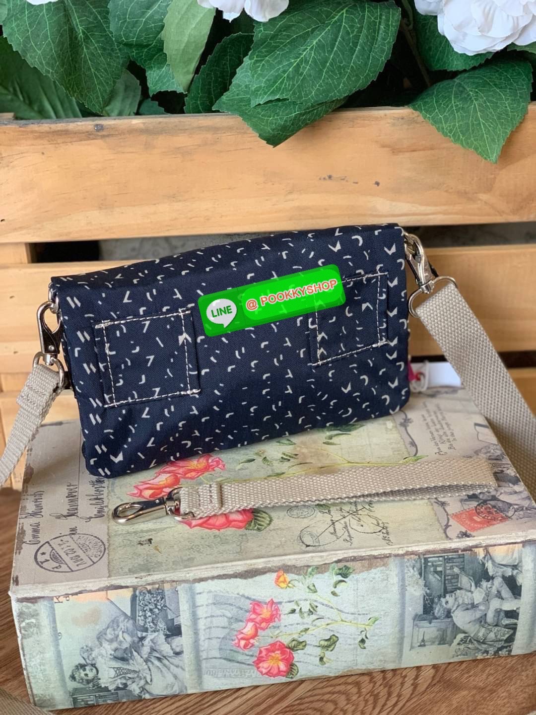 💕 Kipling Multiple Small Crossbody Belt Bag 3 in 1 กระเป๋าที่เป็นได้มากกว่าถือคลัชท์ ขนาดกะทัดรัด มีสะพายแยกนำมาสะพายไหล่หรือคาดอก คาดเอวก็ได้ มีสายสะพายสั้นและยาวอย่างละ1เส้น ถอดสับเปลี่ยนใช้งานได้ และยังสามารถถอดสายออก ใช้เป็นกระเป๋าคลัชได้ ใช้ง