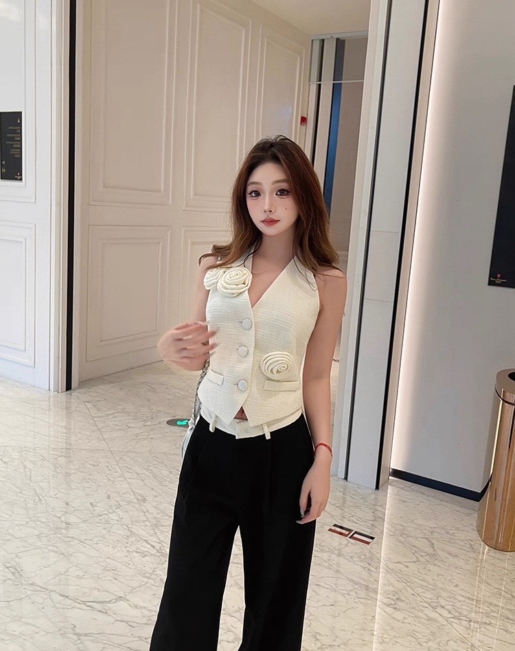 ชุดเซทแฟชั่น เสื้อคล้องคอกระดุมหน้า เนื้อผ้าทวีตเนื้อนุ่ม สีขาวครีม โทนสีสวยหรู