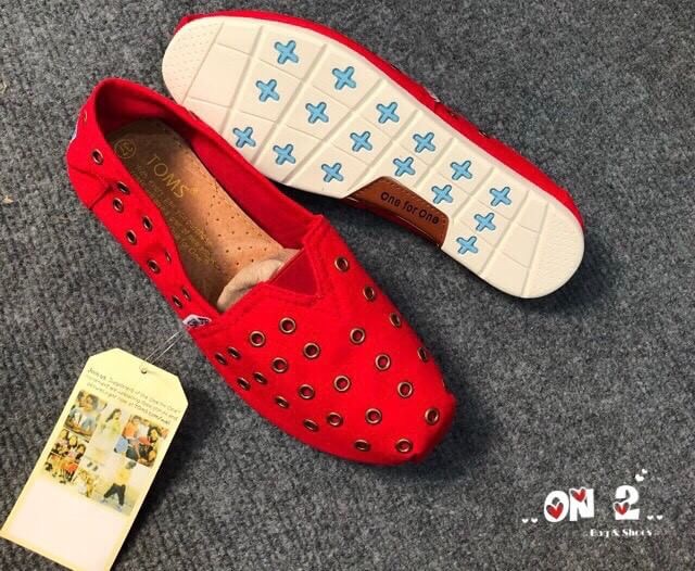 Toms Shoes พร้อมส่งค่ะส่งสุดฮิตรองเท้าสุดป๊อบมาทั้งลายNormal และลาย limited edition ใครรอรุ่นนี้อยู่ห้ามพลาดนะคะ