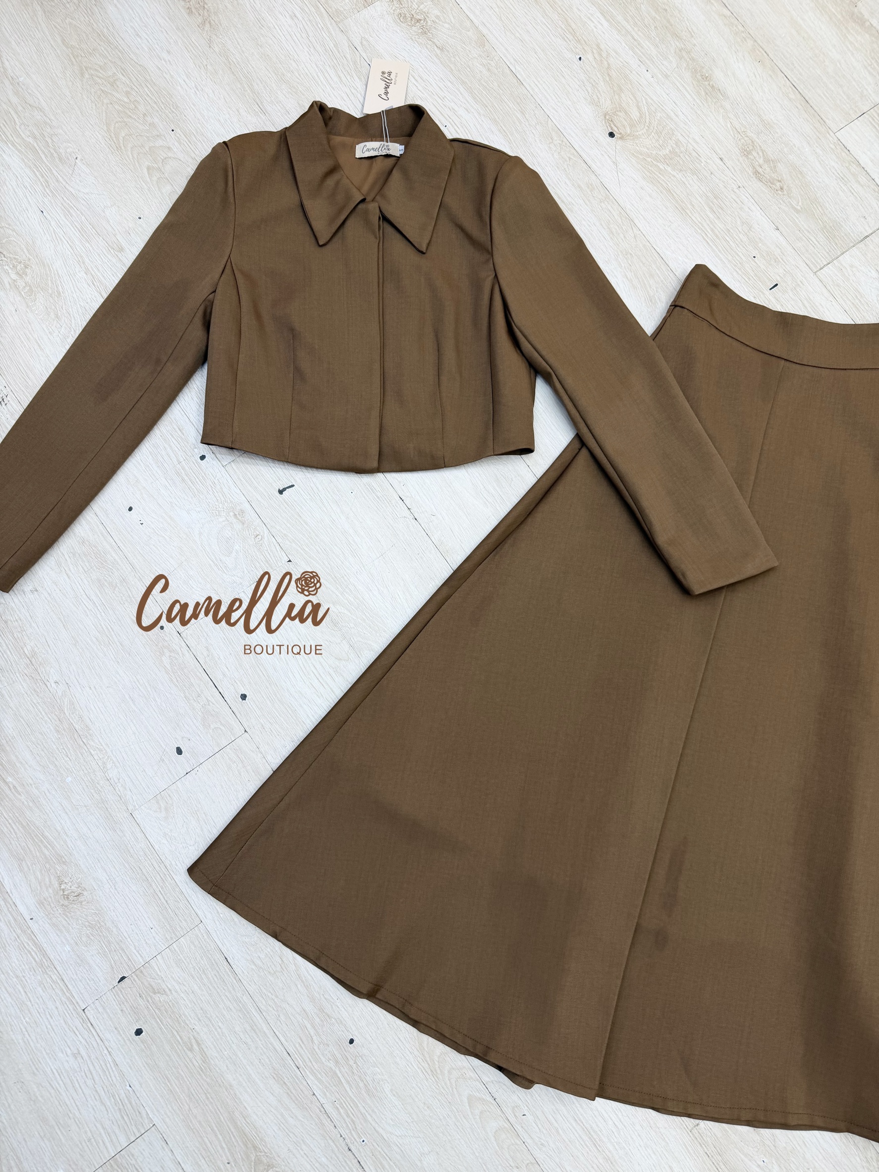 ชุดเซทแฟชั่น ชุดSet เสื้อเชิ๊ตแขนยาวกระดุมซ่อน + กระโปรงเอวสูงจับจีบด้านหน้า