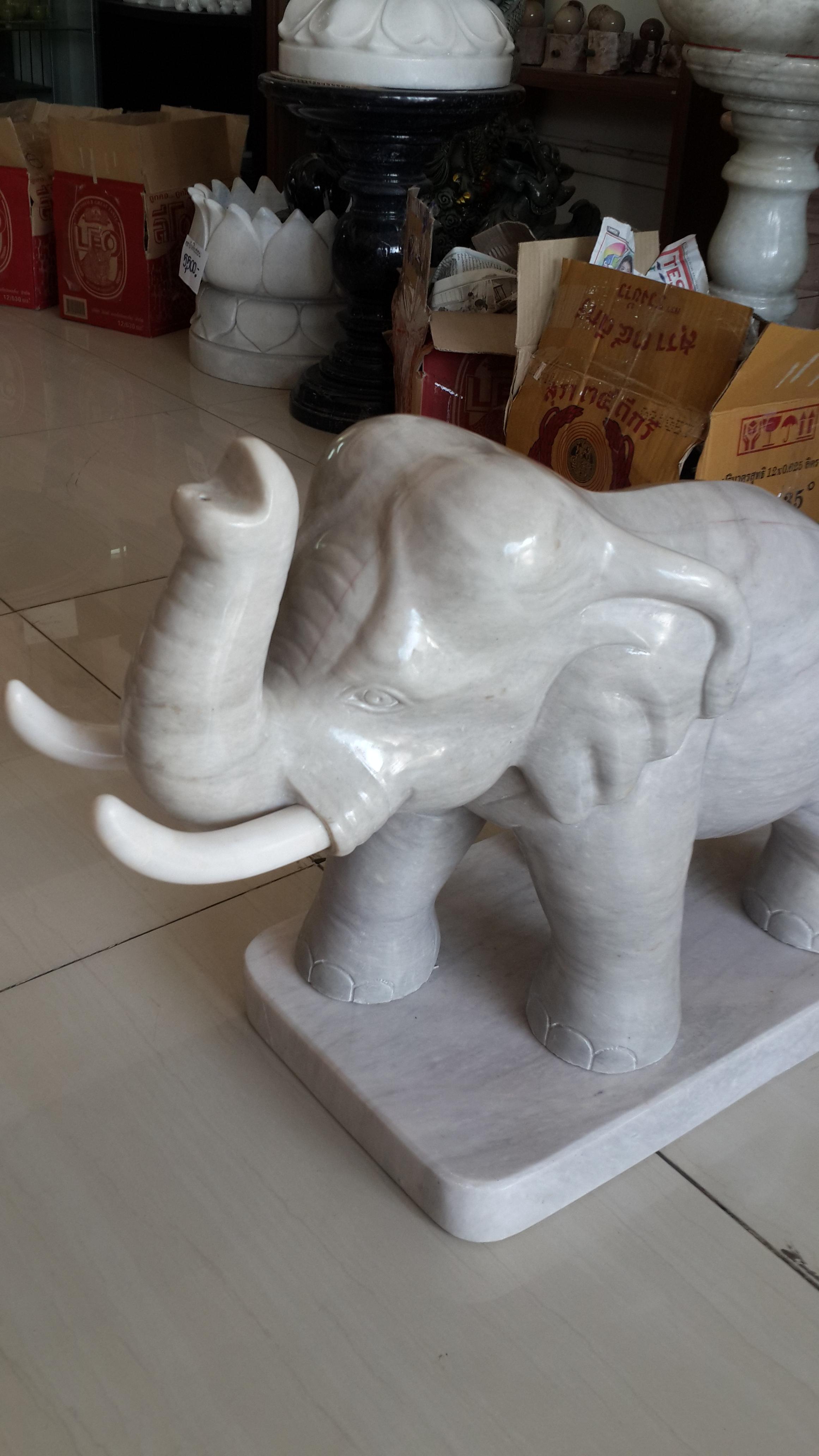 ช้าง พ่นน้ำได้ แกะสลัก จากหินอ่อน