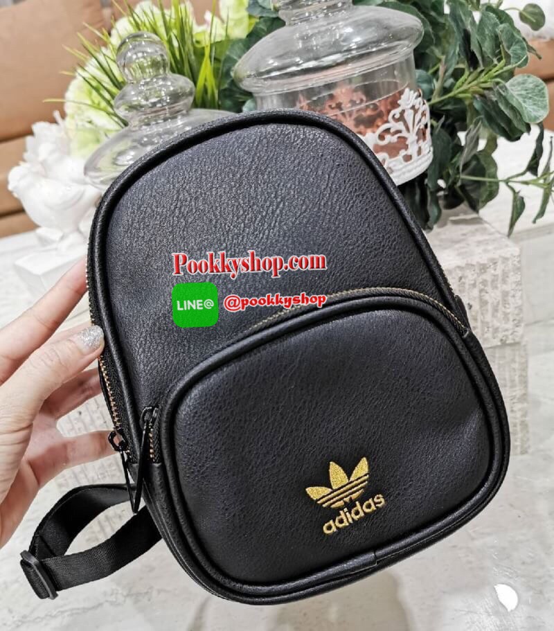 Don’t Miss! NEW ARRIVAL! ADIDAS MINI BACKPACK กระเป๋าเป้สไตล์ Sport ขนาดมินิ กำลังน่ารัก น้ำหนักเบา หนังสวยอยู่ทรงด้านหน้ามีโล้โก้และช่องซิป เปิดปิดด้วยซิปสะดวกใช้ หัวซิปแบรนด์ ภายในมีโลโก้และช่องใส่ของ มีหูจับถนัดมือ สายสะพายเลื่อนปรับระดับได้ ไอเท็มใหม่
