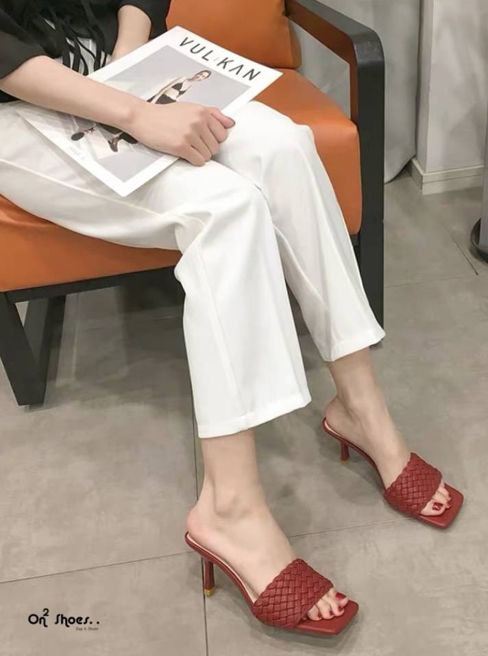 พร้อมส่ง รองเท้าส้นสูงหน้าสานสไตล์แบรนด์ ทรงนี้ฮิตมาก ใส่สวยค่ะ หนังนิ่ม ใส่แมทช์กับชุดได้เยอะ