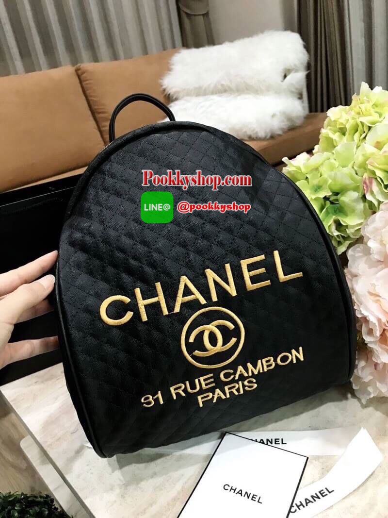 พร้อมส่งไอเท็มขายดี! NEW ARRIVAL! Chanel Backpack VIP Gift With Purchase (GWP) กระเป๋าสะพายเป้ Limited Edition พรีเมี่ยมกิ้ฟจาก Chanel Perfume Counter ขนาดใหญ่กำลังดี น้ำหนักเบา วัสดุหนังลายตารางด้านหน้าปักโลโก้แบรนด์หรู เปิดปิดด้วยซิปสะดวกใช้ หัวซิปแบรนด