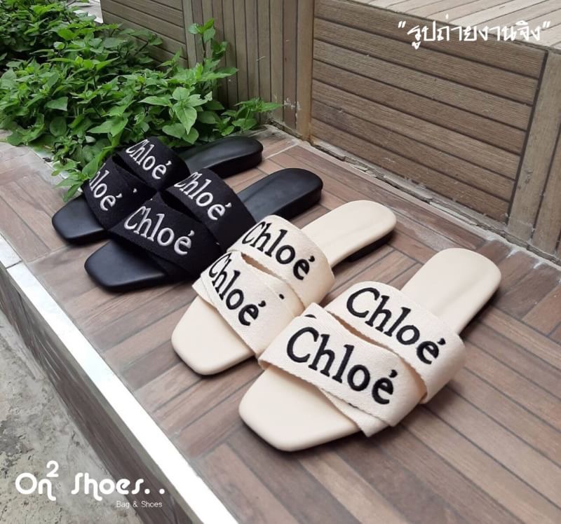 Chloe flat mule in canvas แบบใหม่ชนกระแทกช็อปกันเลยจ้า แตะสวมChloe ตัวใหม่ล่าสุด หน้าเป็นแคนวาส งานปักโลโก้ ปักสวย ปักคม ปักละเอียดเป๊ะปังดังรูปงานจริงเลยจ้า สาวสายชิวห้ามพลาดกันเด้อ