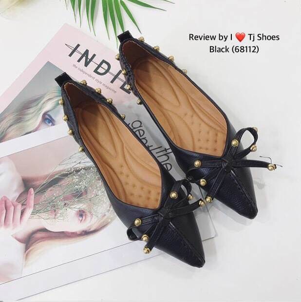 พร้อมส่ง สวยเกร๋มากอะเธ๊อออ !!! รองเท้าคัชชูนำเข้า รุ่นนี้หนังนิ่มมาก พื้นยางอย่างดี จับแมทกับชุดอะไรก็น่ารัก แถมพื้นบุนวมนิ่มใส่เบาเดินสบายไปอีก ใส่ได้ตลอด ของจริงงานดีสวยคุ้มเกินราคา ดีงามฝุดๆ ขนาดนรี้แนะนำเลยคร๊ะซิสส สั่งด่วนนนนเลยจร๊ะ