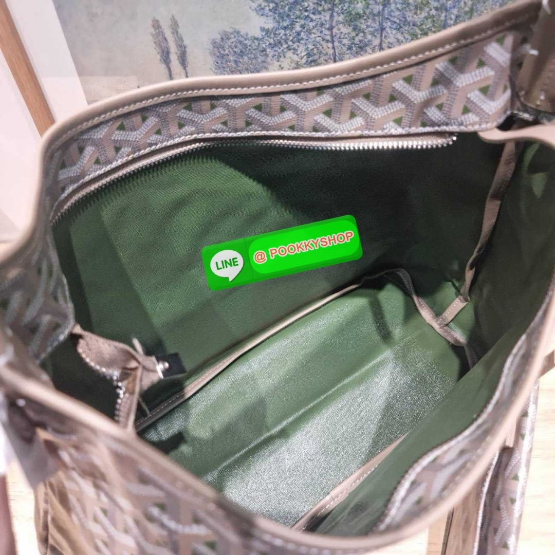 🔆 Model GOYARD BOHEME HOBO BAG 🔆 Details ไอเท็มที่ฮอต เด็ด! และมาแรง เข้าวงการแล้วออกไม่ได้จริงๆ! กับกระเป๋าโฮโบใบใหญ่ พร้อมใบลูก มาในสีลิมิเต็ดรุ่นที่ตามหา สวยเด่นเป็นเอกลักษณ์ด้วยลวดลายตัว Y เต็มผืน สายคล้องสะพายในตัว สะดวกใช้ หมดกังวลเร