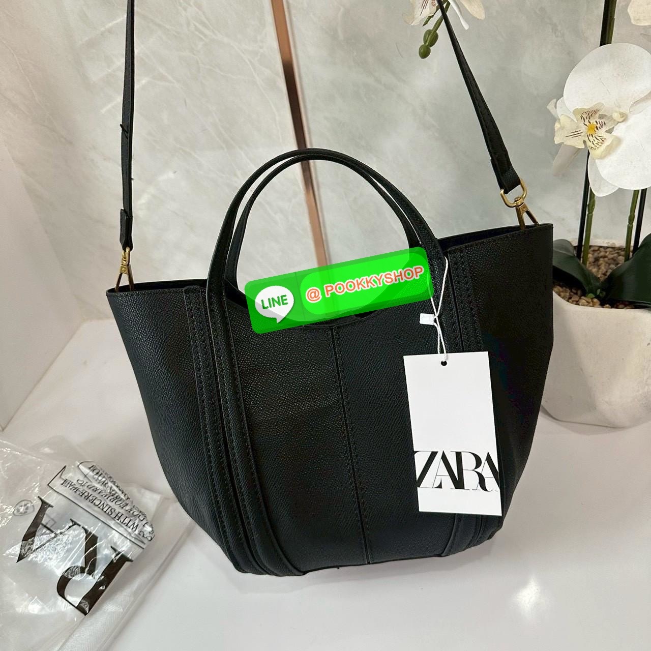 ZARA MINI CITY BAG WITH TOPSTITCHING กระเป๋าถือ /สะพายข้างยกระดับลุคของคุณด้วยกระเป๋ามินิซิตี้ดีไซน์โมเดิร์น โดดเด่นให้กับทุกสไตล์การแต่งตัว