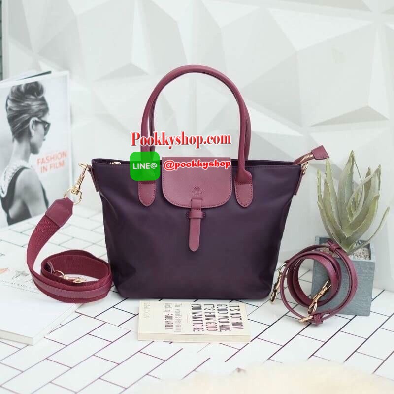 Recommend Must have ใครหากระเป๋าทรงสวย ใช้ได้ในทุกๆวัน ต้องรุ่นนี้เลย แนะนำ สวยมากค่า ตัวใหม่ หนังGain และ อะไหล่สี Rose gold ka สวยมาก !! รุ่นขายดีที่สุด ห้ามพลาด ✔️กระเป๋าผ้าไนล่อนเนื้อนาโน เนียน สวย น้ำหนักเบา ✔️ขนาดกำลังดี หยิบๆของใส่ สะ