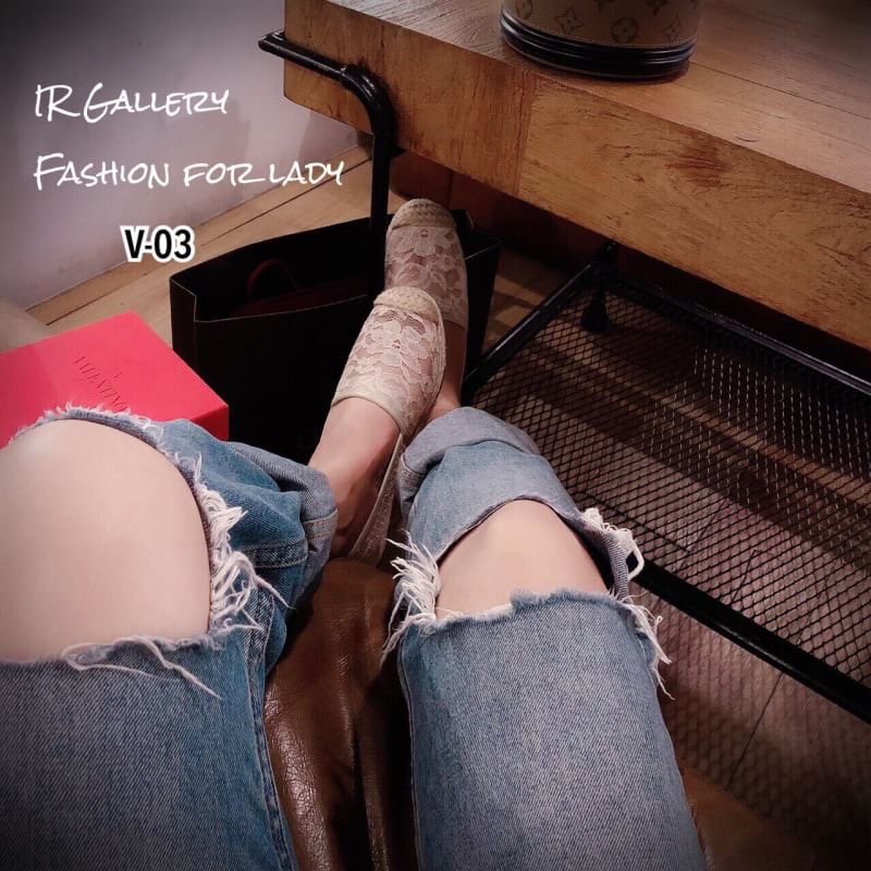 รีพีทแบบขายดี!!! พร้อมส่ง วั้ยตายแล้วววว แจ่มอะไรเบอร์นี้ แนะนำเลยค่าสาวๆ คัทชูลูกไม้ Style Valentino งานสวเกรดพรีเมี่ยม พื้นตีแบรนด์ รุ่นฮอตตลอดกาลไม่มีตกเทรนด์ ไม่อยากให้สาวๆพลาดเลยค่า