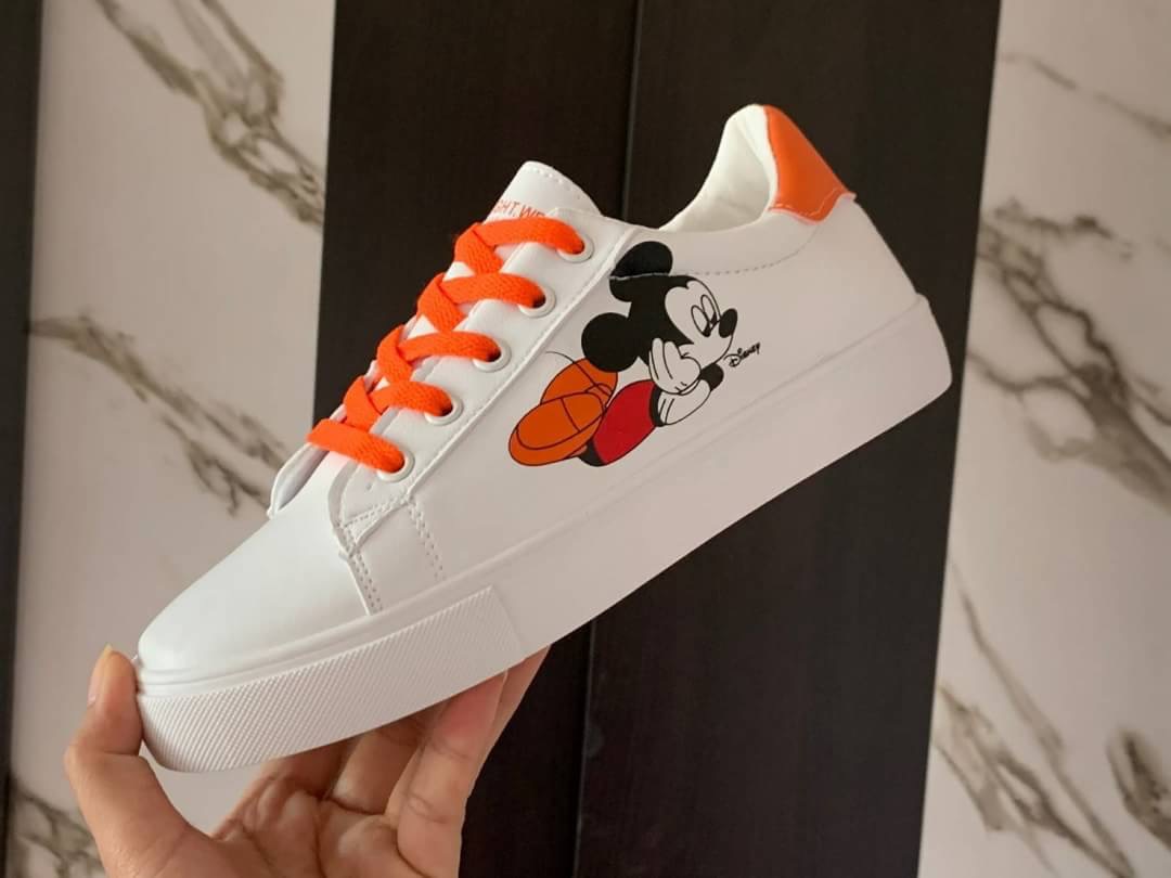 ผ้าใบ Mickey Mouse ฮิตมากกกคะ ที่สุด ที่สุด เรียกว่า ของมันต้องมีค๊าาา งาน ไม่ปั้มแบรนด์ นะคะ วัสดุหนัง PU ด้านข้างสกรีนลายดีสนีย์ มิกกี้เมาส์ สวยเก๋