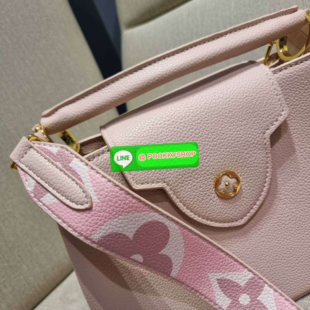 NEW IN!! LV capucines top handle วีไอพีพรีเมี่ยมกิ๊ฟจากเคาน์เตอร์ ที่สุดของความสวยในราคาเบาๆ กระเป๋าถือสุดหรู ดีไซน์ทรงคลาสสิค พร้อมลวดลายหรูหรา มาพร้อมหูจับในตัว ด้วยรูปทรงวินเทจและวัสดุหนังลูกวัว สัมผัสดี ขับผิว ทำให้ไอเท็มนี้สะกดทุกสายตาจริงๆ และยังมีล