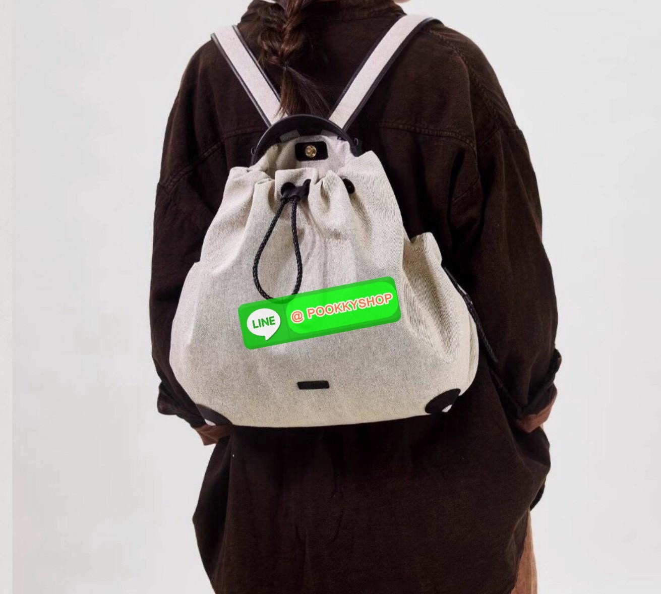 Songmont Series Backpack Female Small Capacity Songmont Drawstring Backpack กระเป๋าเป้สายรูดทรงชิคที่กำลังเป็นกระแสฮิตสุด ๆ เพราะดีไซน์เรียบเก๋ ใช้งานง่าย และแมทช์ได้หลายสไตล์ ดีไซน์ unisex ใช้ได้ทั้งผู้หญิงและผู้ชาย ดีไซน์: ทรงถุงสายรูด (Drawstring) ดูมิ