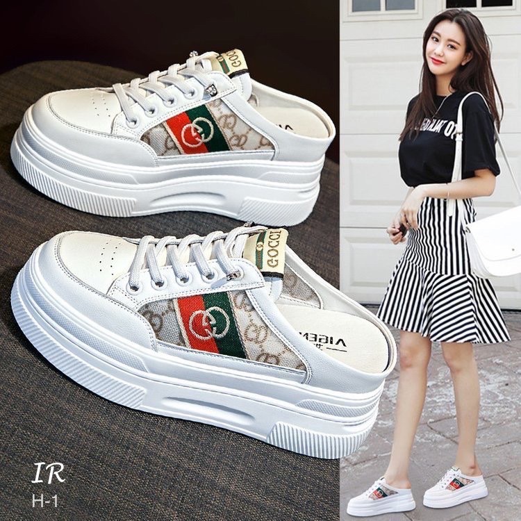 แบบขายดีมาก!!! พร้อมส่ง งานนำเข้า ผ้าใบโกงความสูงหนังพียูนิ่มลายตัดต่อลายแบรนด์ดังแบบสวมเปิดส้นใส่ง่ายมากค่า พื้นนิ่ม รองพื้นถอดได้ สูง 6 ซม. งานดี ใส่สวย การันตีจ้า