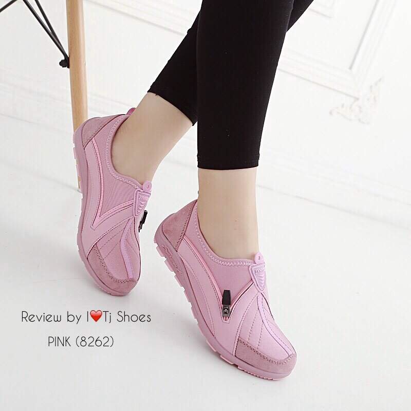 มาเพิ่มแว้วววววจร้า พร้อมส่งเลยจร้าไม่ต้องรอ!!! แบบขายดีเวอร์ มากี่รอบก็ไม่เคยพอ รองเท้าผ้าใบเพื่อสุขภาพ ใส่ง่าย ถอดง่าย ไม่ต้องนั่งผูกเชือก พื้นยางอย่างดี น้ำหนักเบา ใส่นิ้มนิ่ม เดินนุ่มสบาย ใส่ชิวๆ ดีงามฝุดๆ เป็นรุ่นแนะนำเลย ใครที่พลาดรอบที่แล้วอย่ามัวร