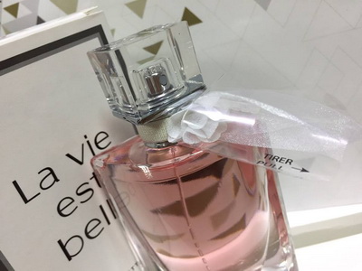น้ำหอม Lancome La Vie Est Belle L'EAU DE TOILETTE FLORALE 50 ml (พร้อมกล่อง)