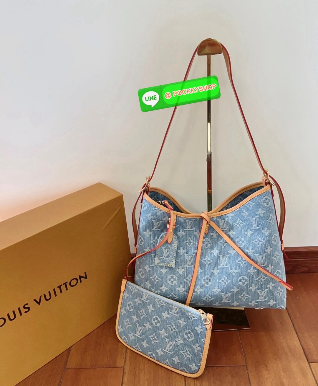 NEW ARRIVAL! ไม่ต้องตามหาแล้วจ้าา มีมาพร้อมส่งแล้ว ใหม่ล่าสุด LOUIS VUITTON CARRYALL PM DENIM BAG ((vip gift duty free ตปท)) 🔖พร้อมส่ง! สีใหม่คือสวยมากๆ วัสดุเดนิม((ยีนส์)) อย่างดี ทอลายแบรนด์นูนทั้งใบ ตัดขอบหนังแท้ค่ะ