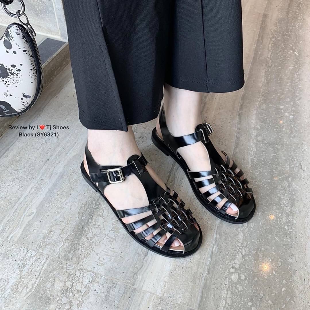 พร้อมส่งรองเท้ารัดส้นนำเข้าสวยเก๋ขายดีมากๆ - หนังรุ่นนี้ใส่ดีมาก ใส่เดินสบาย - มีรูระบายอากาศ ใส่แล้วเท้าไม่อับ - สายสามารถปรับให้กระชับได้ - จับแมทกับชุดง่าย ใส่แล้วดูเกร๋ดูน่ารักมากๆ - ทางร้านถ่ายรูปจากสินค้าจริง *** ของจริงงานดีสวยเป๊ะมาก สวยเกินราคา ค