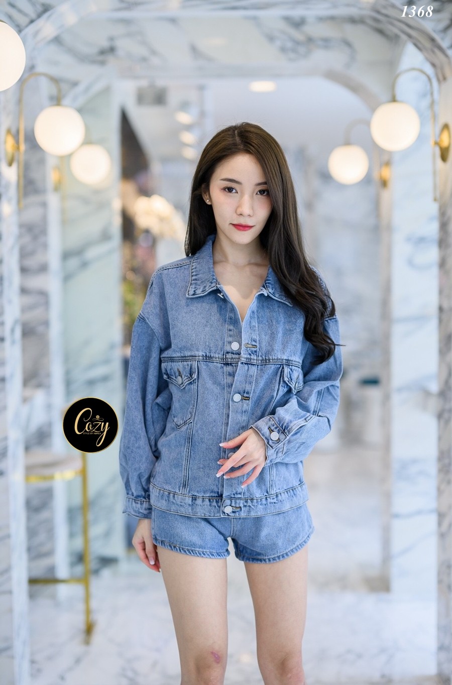 เสื้อแฟชั่น เสื้อยีนส์ฟอกผ้านิ่มแขนยาวติดกระดุมเงินปั๊มสีเงินปลายแขน อกผ่าหน้าติดกระดุมปั๊มเงิน 5 เม็ด