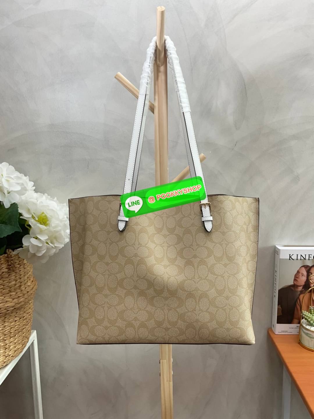 🚚 พร้อมส่ง 🚚 Restock!! รุ่นขายดีที่สุด มากี่รอบก็ขายดีหมดไวทุกรอบ💕 COACH F1665 MOLLIE TOTE IN SIGNATURE CANVAS กระเป๋าสะพายไหล่ Coach ทรง Shopping รุ่นใหม่ คุณภาพดี หนัง pvc หนังนิ่ม ทรงสวย คลาสสิก รุ่นฮิตตลอดกาล ไม่ตกเทรน ภายในแยก