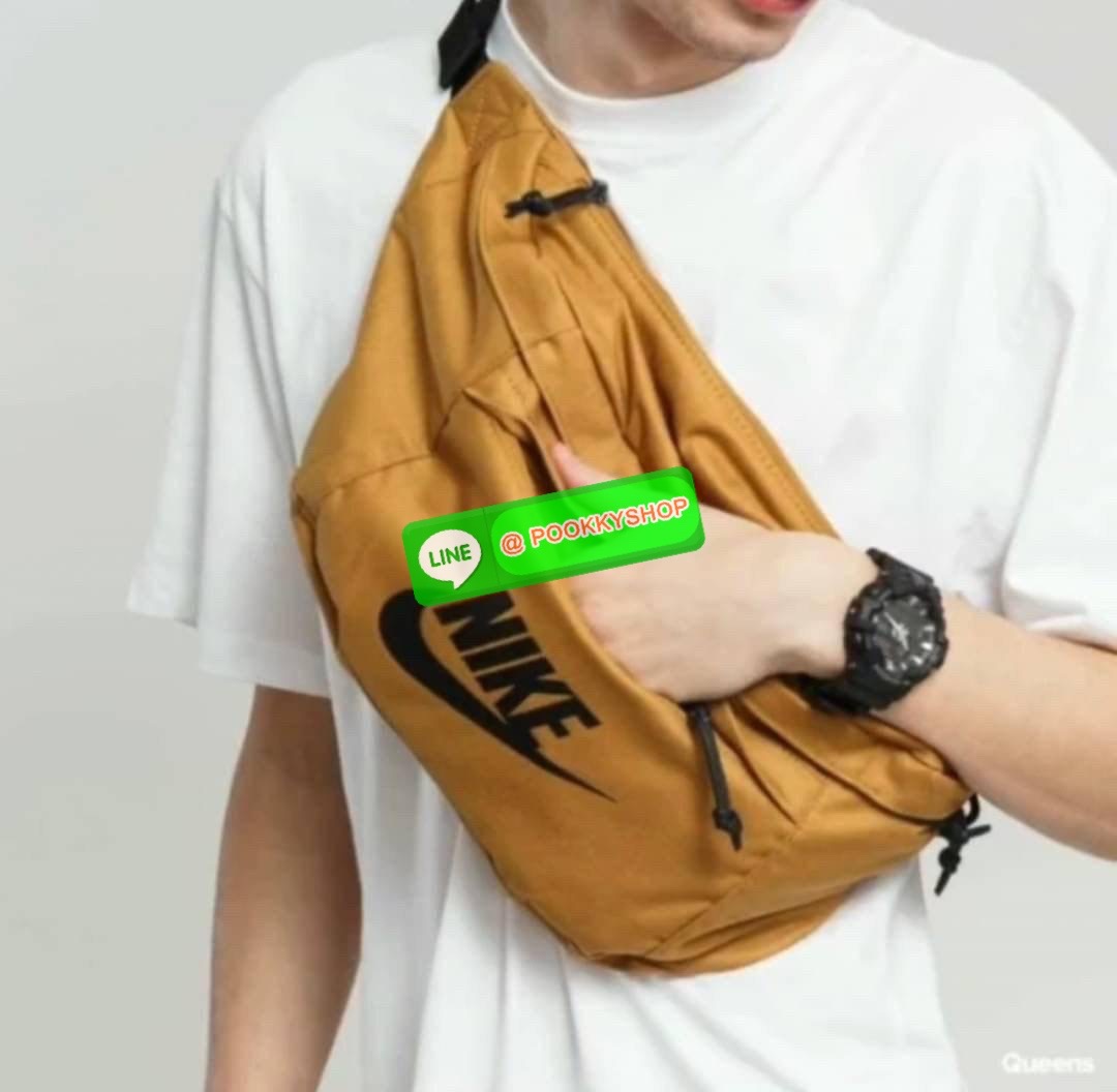 💕Nike Tech hip pack กระเป๋าคาดเอว Nike Tech รุ่นใหม่ชนช้อป!! ให้คุณหยิบใช้อุปกรณ์กีฬาและพกพาได้อย่างง่ายดาย พร้อมโดดเด่นด้วยกระเป๋าซิป 2 จุดสำหรับเก็บสิ่งของ และสายกระเป๋าแบบปรับได้เพื่อให้แนบกับลำตัว ใช้งานได้คล้องตัว ใส่ของได้จุสมใจเลยคร้า