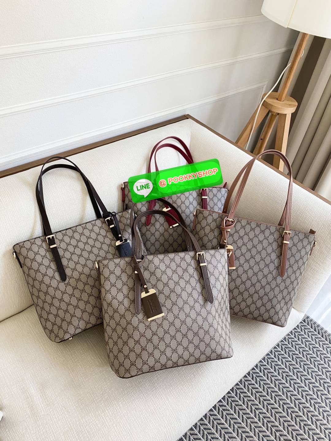 LUXE กระเป๋าใบใหญ่มาแล้วค่าาา ฐานกว้าง 12 นิ้ว ✔️ใบนี้ ใส่เอสี่ ได้นะคะ✔️ ชอบกระเป๋าสะพายขึ้นไหล่ 📌แนะนำใบนี้เลยค่ะ📌 ขนาดที่เพอร์เฟค 🌟🌟เหมาะกับสรีระของทุกๆคน 🌟🌟