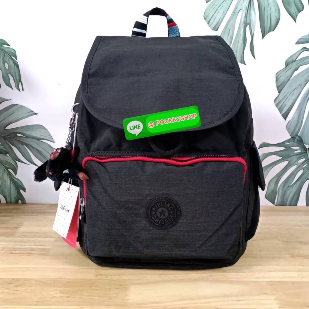 Kipling City Pack Medium Backpack กระเป๋าเป้ Kipling ขนาดกลาง วัสดุ Polyester 100% มีหูหิ้วด้านบน -ด้านหลัง มีซิปหลัง 1ช่องลึก -ด้านข้างมีช่องใส่ของเล็กน้อยทั้ง 2 ด้าน เปิด-ปิด ด้วยกระดุมแม่เหล็ก -ด้านหน้ามีช่องซิปใส่ของแยก 1 ช่อง และ ช่องปรับขนาดด้วยสายล
