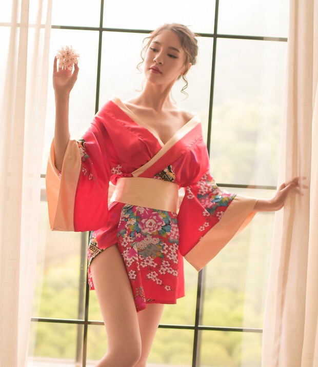 ชุดกิโมโน ซากุระ สีแดง ทอง แต่งสายคาด โบว์สำเร็จรูป สำเนา สำเนา