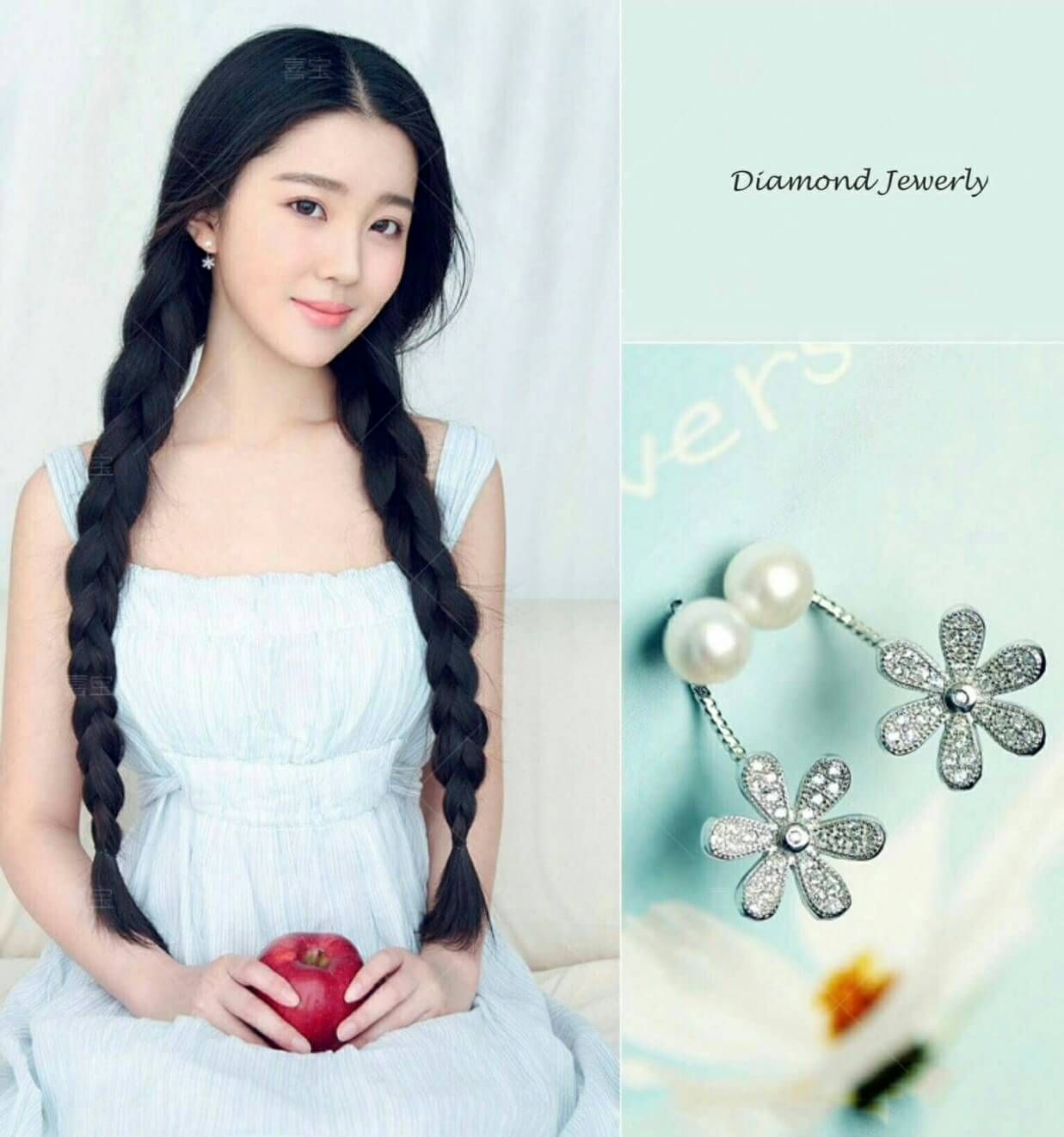 New Arrival !!!!!! ต่างหูดอกไม้ประดับมุก งานเพชร CZ แท้ งานสวยมาก รุ่นนี้สวยฟรุ้งฟริ้งมากๆนะคะ ใช้เพชรเกรดดี ดีไซส์สวยเก๋ค่ะ งานแนวจิวเวอรี่ จัดกันเลยค่ะ มาน้อยสวยเยอะน้าา เพชรละเอียดวิ้งมากกกกกๆๆๆๆ ค่ะ