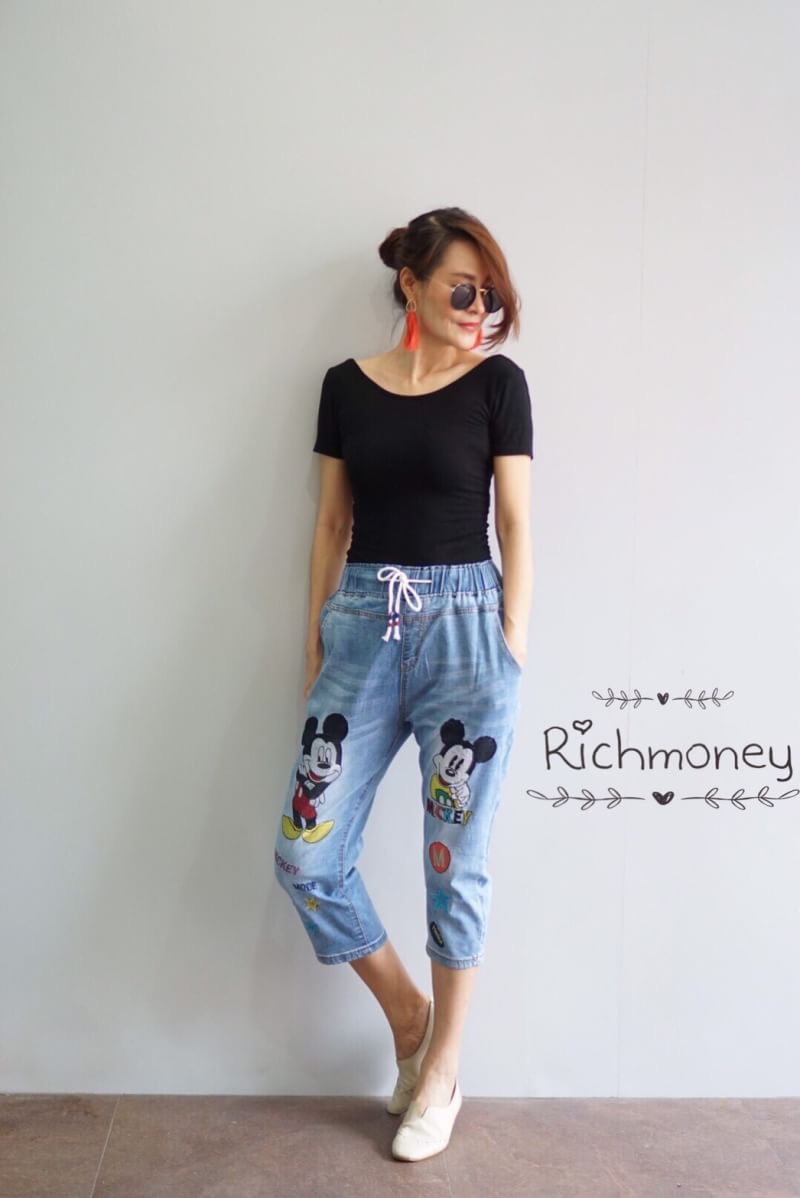 RICHMONEY New Arrival DeTail SiZE GuiDE กางเกงยีนส์เนื้อผ้าพรีเมี่ยนปักลายมิคกี้น่ารักสุดๆ เอวสม็อคยางยืด ขา5ส่วน ผ้ายีนส์นิ่มยืดหยุ่น เก็บเอวเก็บสะโพก กางเกงสไตล์นี้ฮิตมากๆในญี่ปุ่นค๊