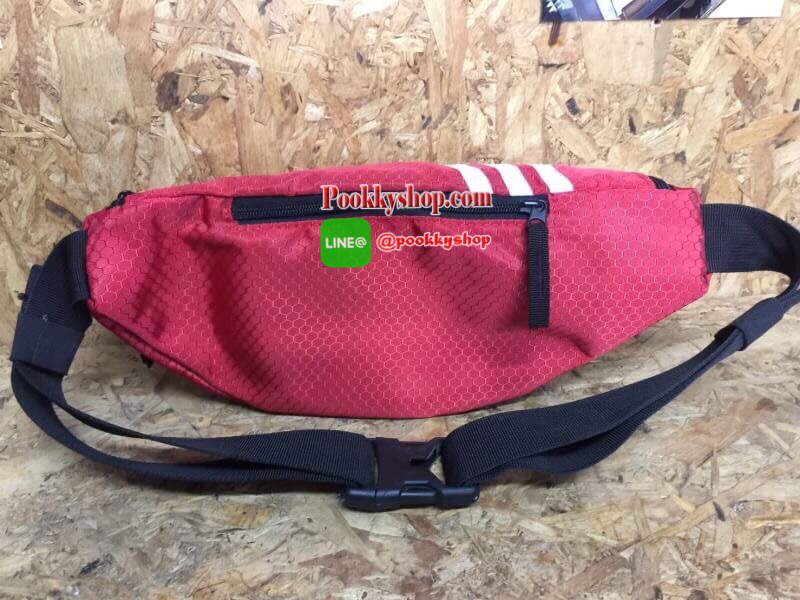 พร้อมส่ง ..... Adidas Originals National Waist Pack Factory กระเป๋าคาดอกและเอว เป็นอีกรุ่นที่ได้รับความนิยมเป็นอย่างมาก ด้วยแบบและดีไซน์ขนาดที่พอเหมาะ ใช้ได้ทุกเพศทุกสไตล์ กระเป๋าทำจากผ้าไนลอนลื่น น้ำหนักเบา ขนาดกำลังดี ดีจุของได้เยอะคะ เปิด-ปิดด้วยซิป ด้