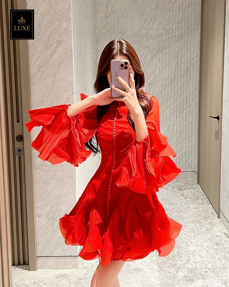 เดรสแฟชั่น เดรสกระโปรงสั้น เสื้อคอกลมแขนยาว ตีเกล็ดเข้ารูป