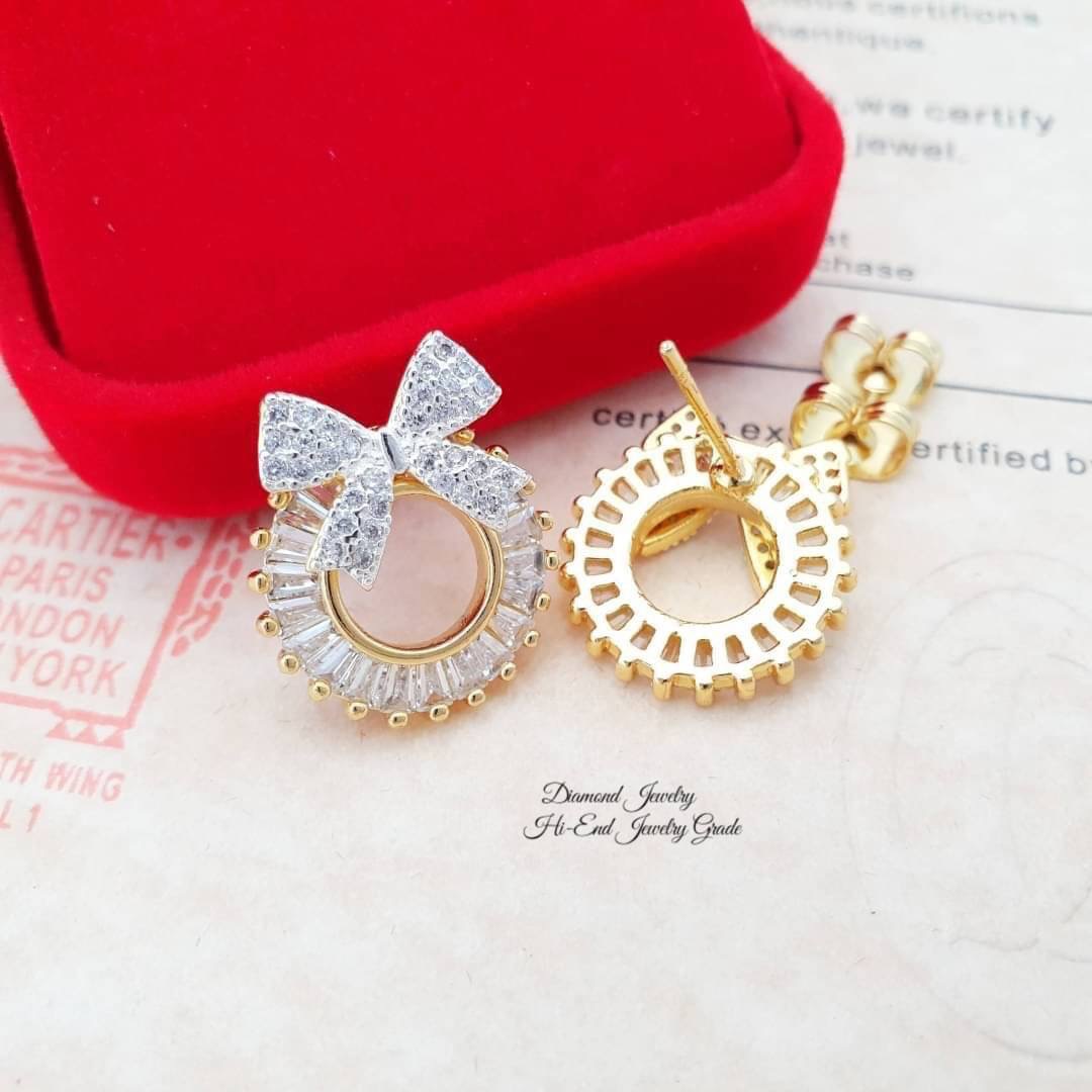 New Arrival !!! ต่างหูเพชรสวิสแท้ เพชรคัดเกรดอย่างดีค่ะ งานอย่างดีค่ะ รับประกันคุณภาพเลยค่ะ รุ่นนี้ดีไซส์สวย ใช้แม่พิมจากร้านเพชรเลยคะ งานสวยมากกกก ใส่ออกมาน่ารักจิงๆ แม่ค้าแนะนำอย่างแรงค่ะ เพชรสวยวิ้งวาวมากกกกกๆๆๆค่ะ