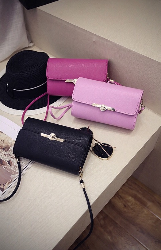 กระเป๋าสตางค์ กระเป๋าคลัชมือ กระเป๋าสะพายข้าง สีดำ เนื้อสวย เรียบหรู คุณหนูมากๆคะ size :ยาว19*สูง12*หนา 6cm